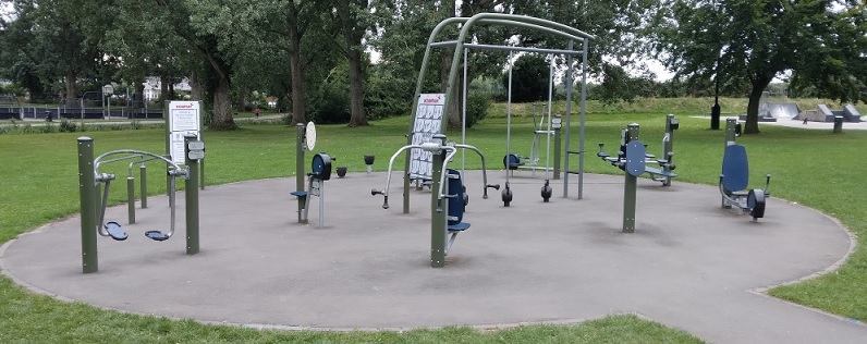image of outdoor gym equipment at Sanders park